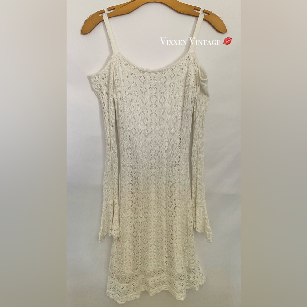 VENUS COLD SHOULDER CROCHET BELL SLEEVE BODYCON DRESS IN WHITE - Picture 7 of 7